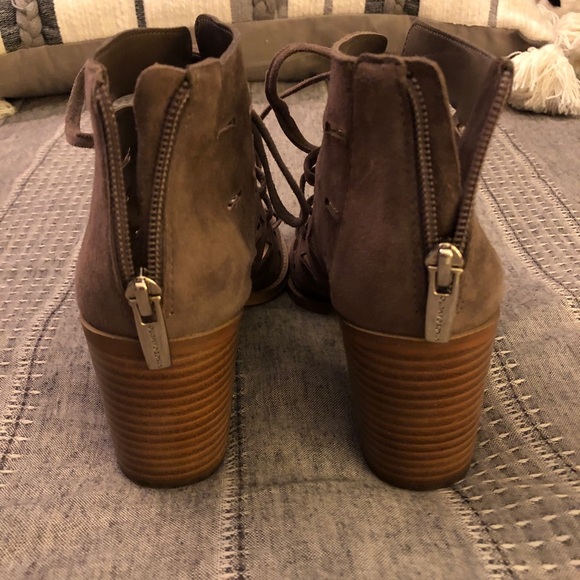 Vince Camuto lace up block heel booties. - Picture 3 of 3